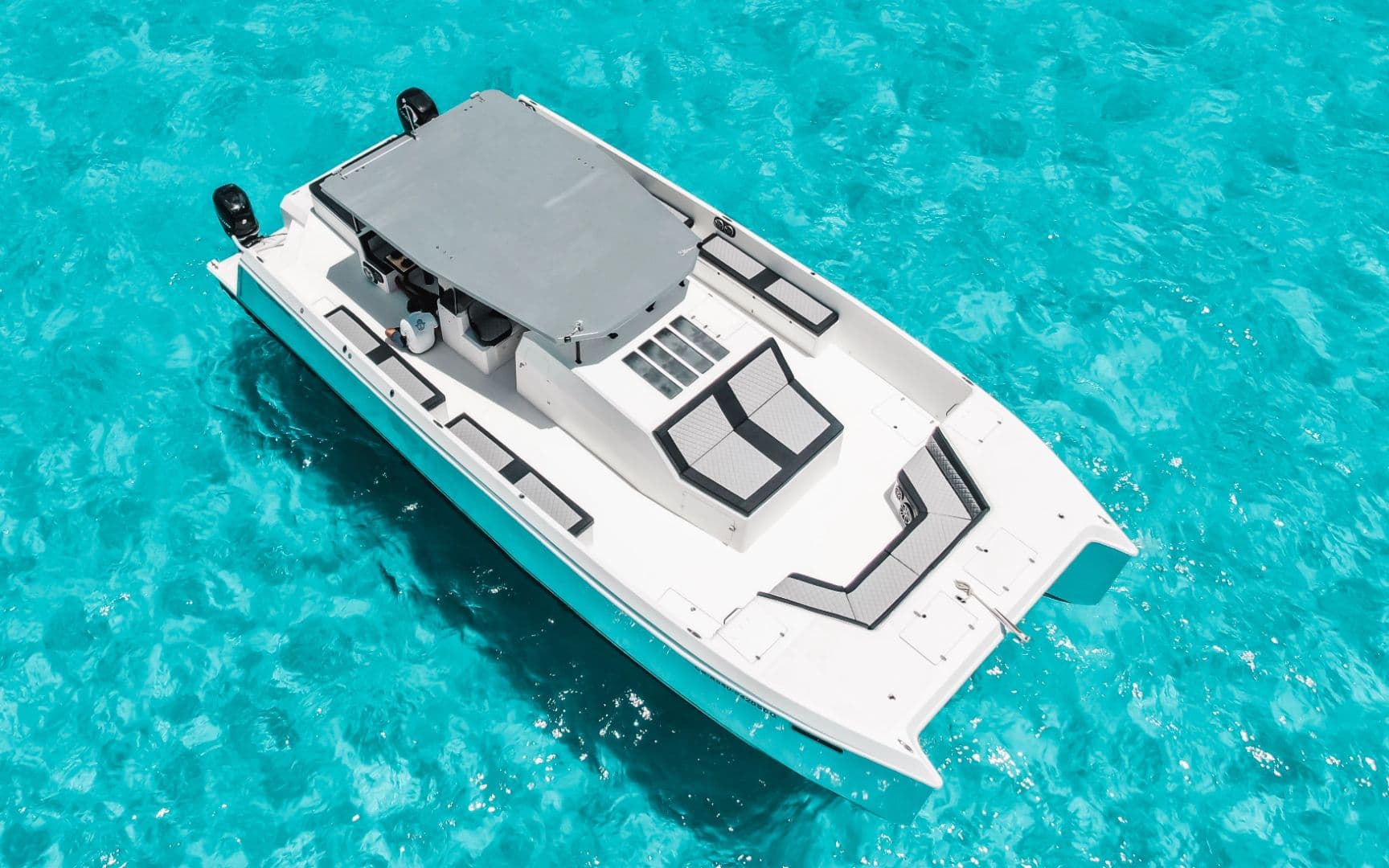 Tour a Privado a Isla Mujeres en Catamarán Atomic