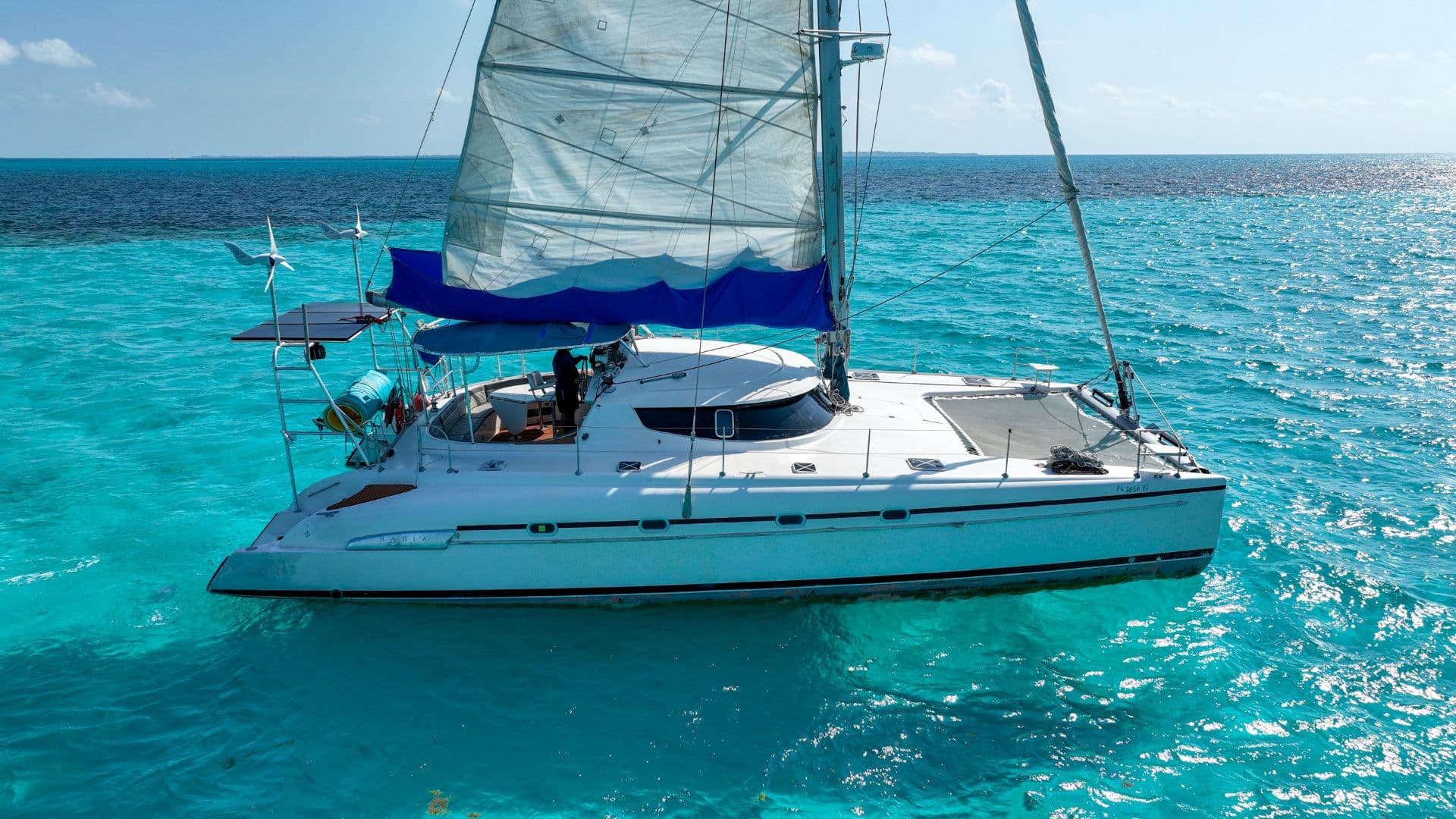 Tour Privado a Isla Mujeres en Catamarán Crew Cat
